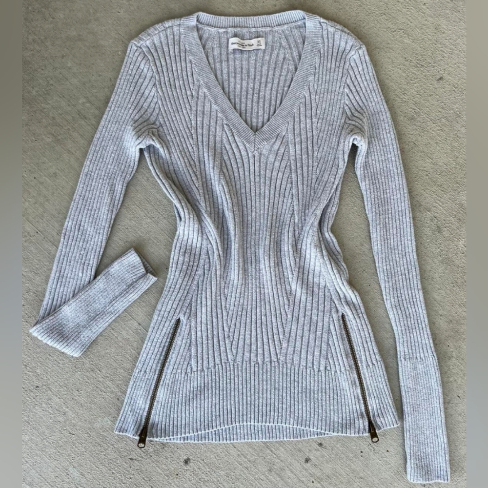 Y2K Abercrombie & Fitch grey v-neck sweater xs